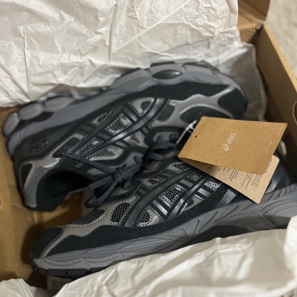 ASICS Gel-NYC Size 9